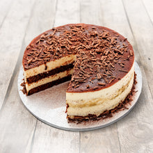 Load image into Gallery viewer, Round Cake Boards Bulk 12pk - 12 Inch Cake Drum White Smooth Edge